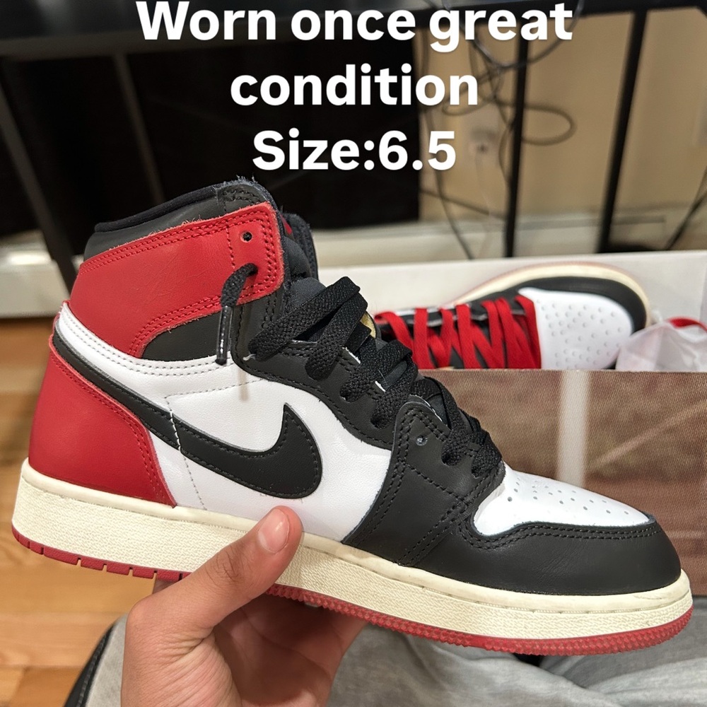 Nike Black and White Sneakers with Classic Design